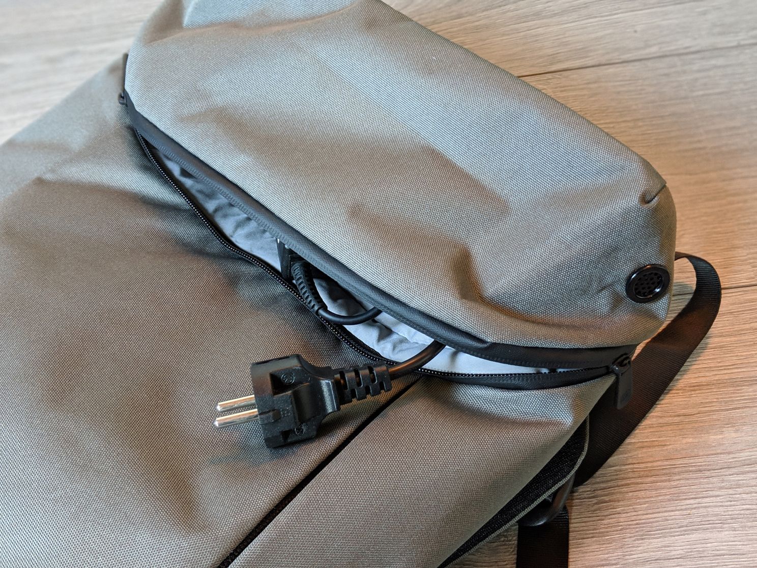 Oneplus explorer online backpack review