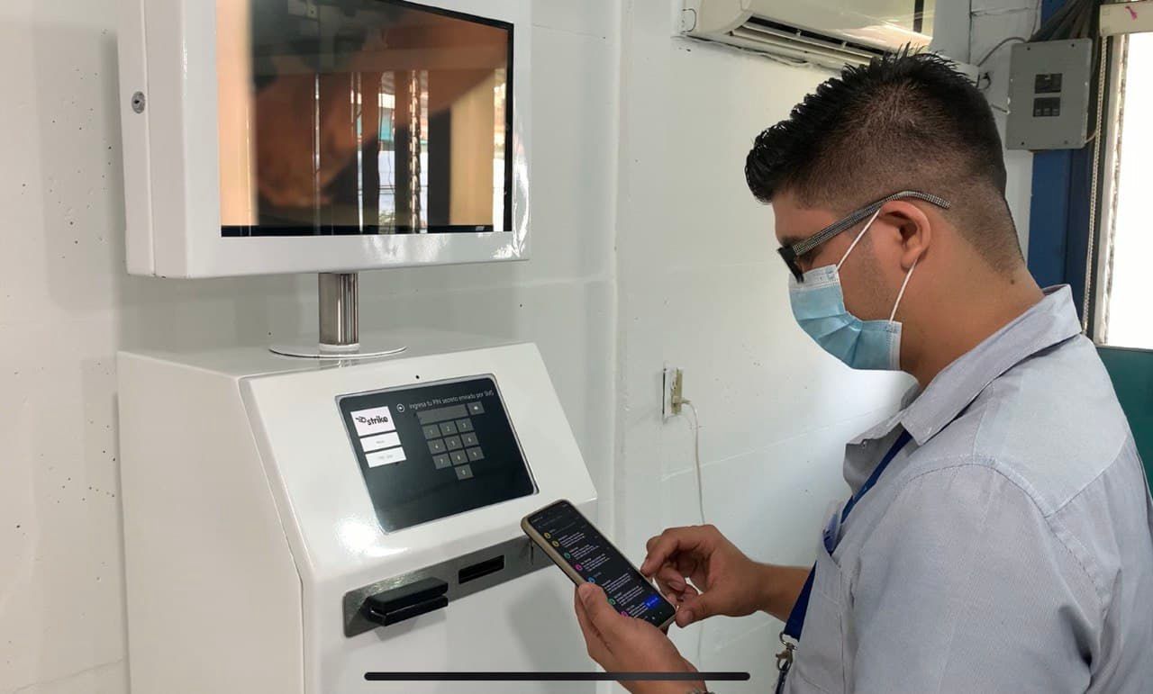 4 vragen aan de eerste 'native' Bitcoin ATM van El Salvador