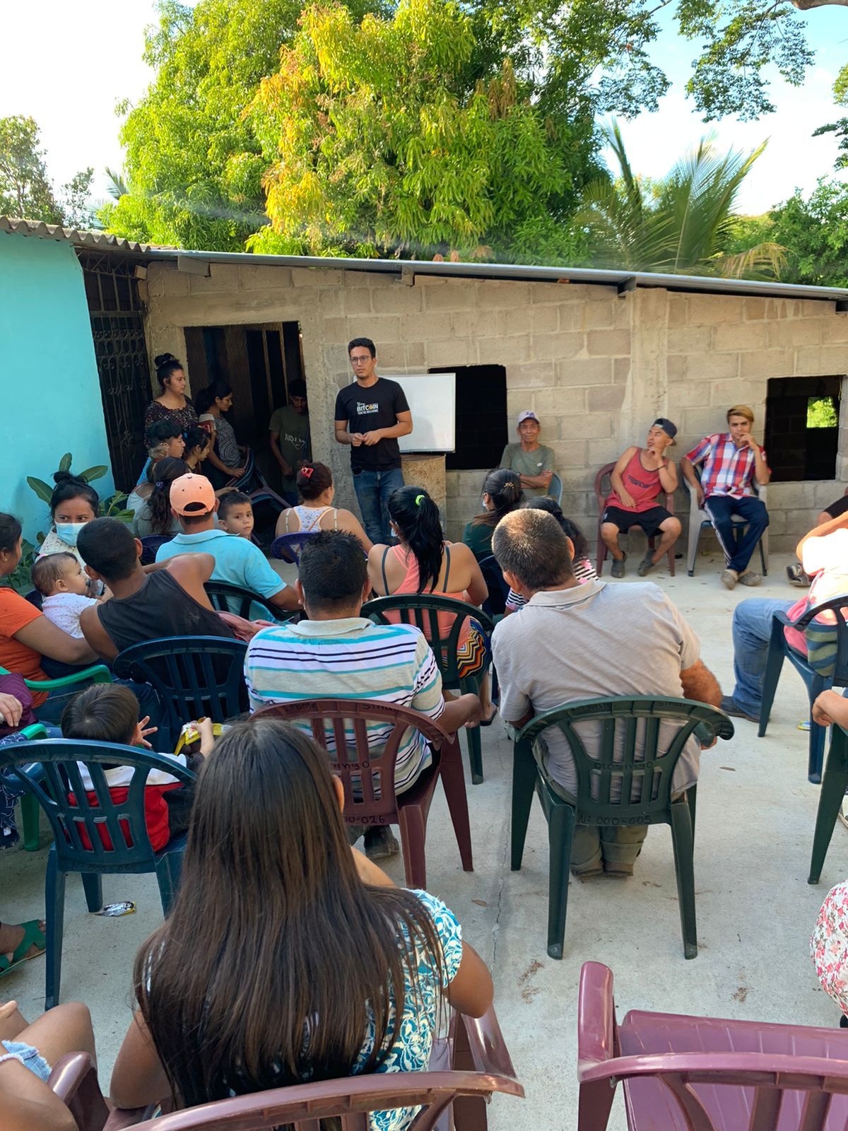 Circulaire economie in El Salvador, 150 locals krijgen les over Bitcoin