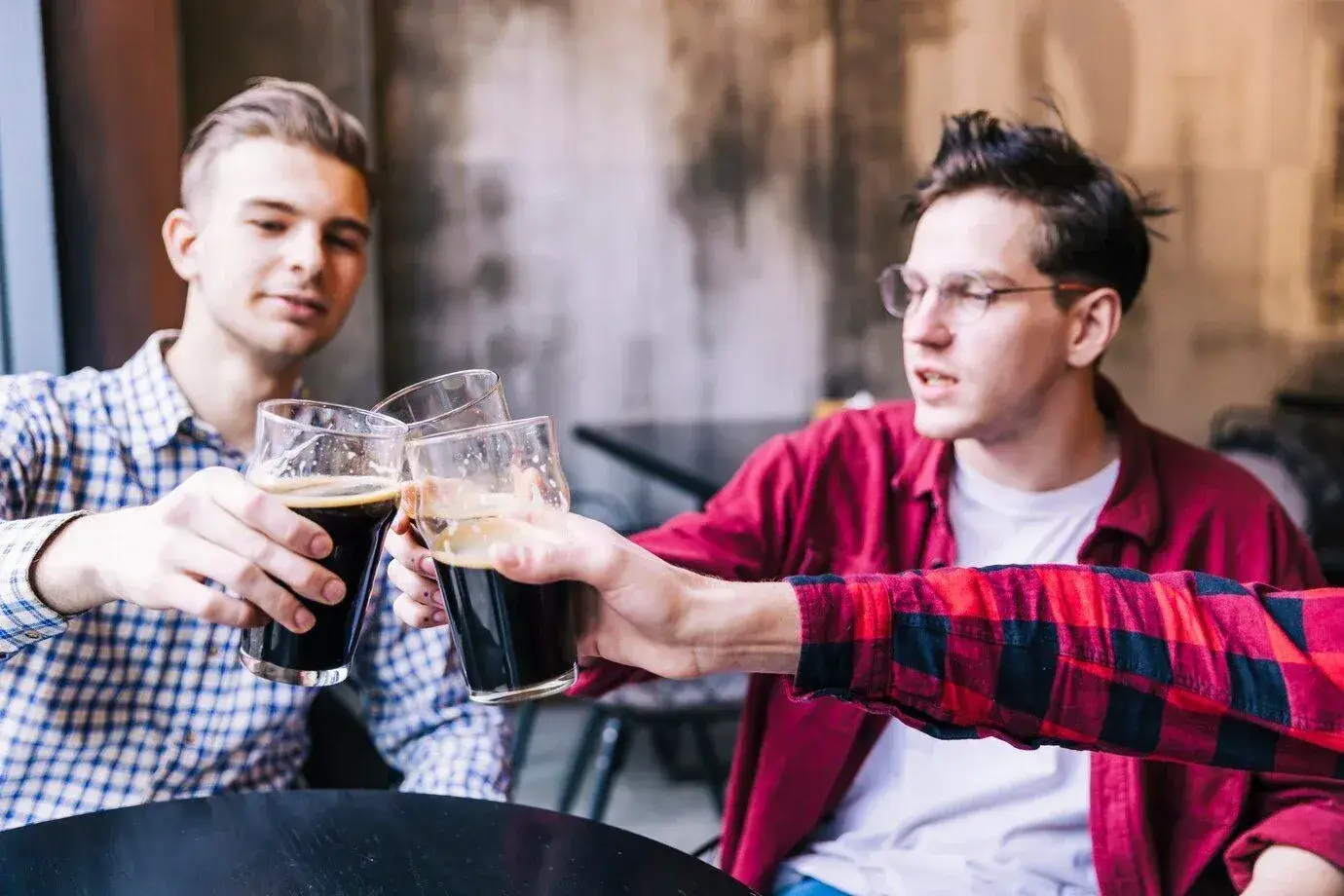 Dit zijn 10 tekenen dat jij misschien wel een (serieus) alcoholprobleem ...