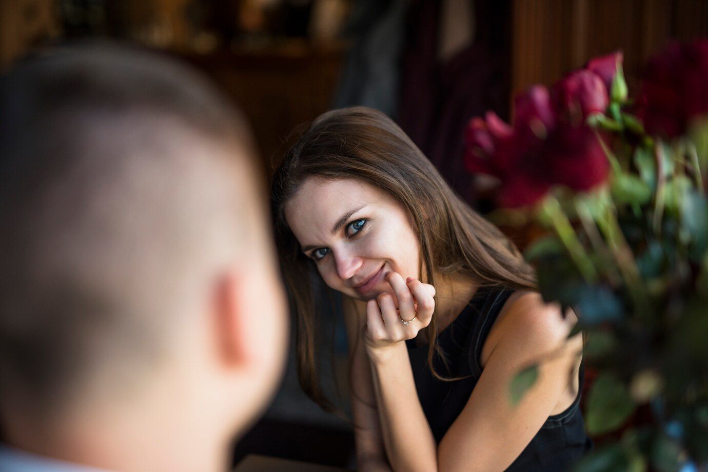 Help, mijn vriendin flirt met andere mannen, wat moet ik doen? 5 tips