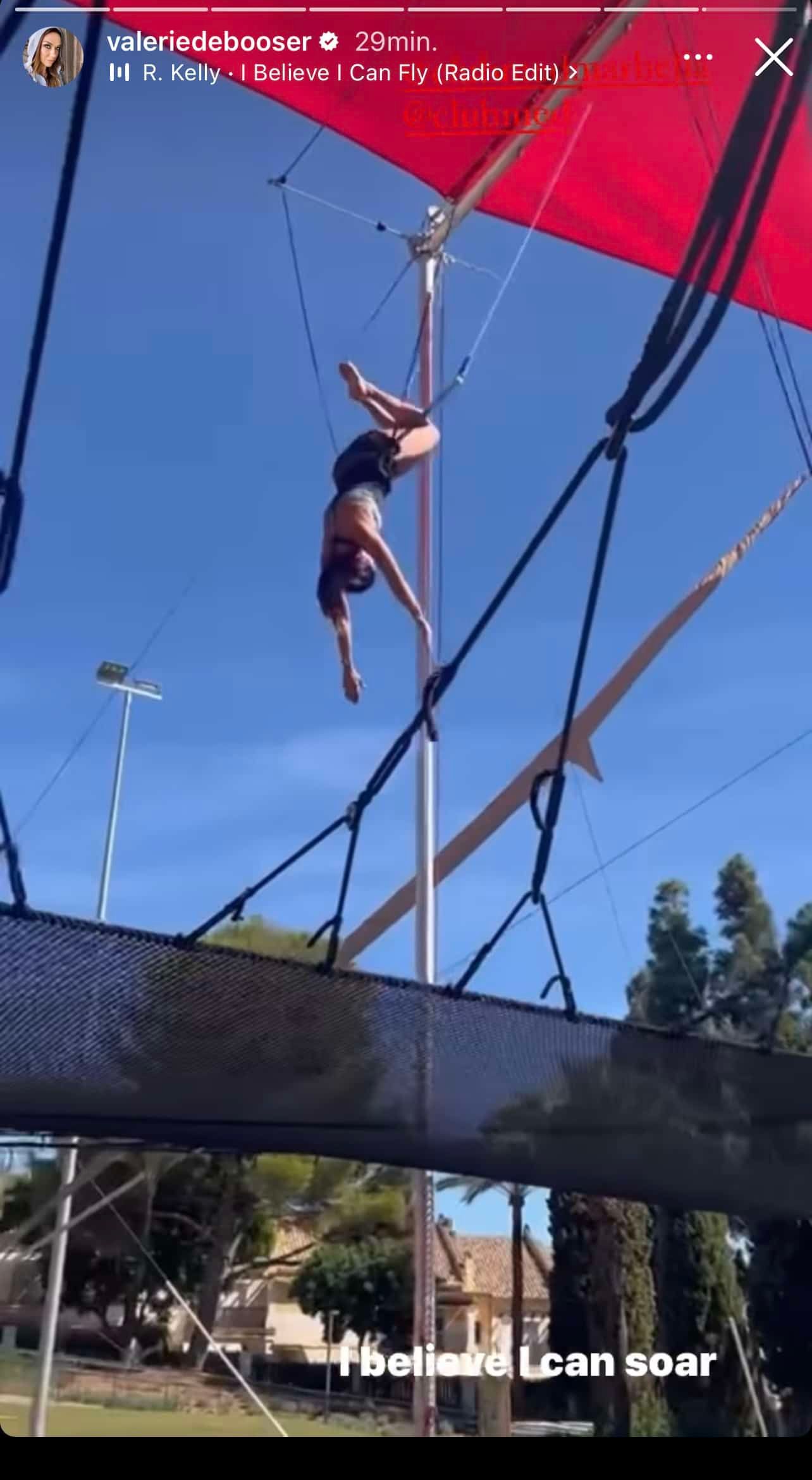 Valerie De Booser is op vakantie en showt waanzinnig verborgen talent ...