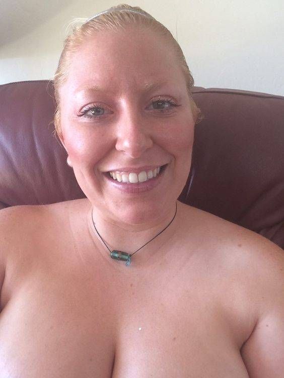 Hysterische vrouw in restaurant blijkt 18 + webcam dame Anna Storelli te zijn