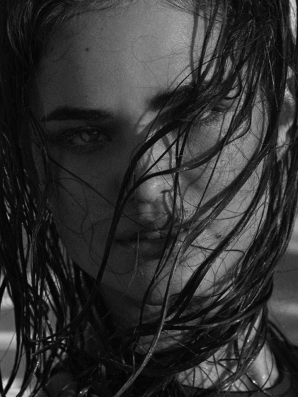 Nederlands model Robin Marjolein Holzken voor Duitse Cosmo