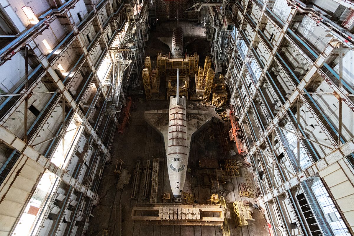 Het avontuur van Chris Luckhardt naar de heilige Urbex Graal: De verlaten Buran Space Shuttles