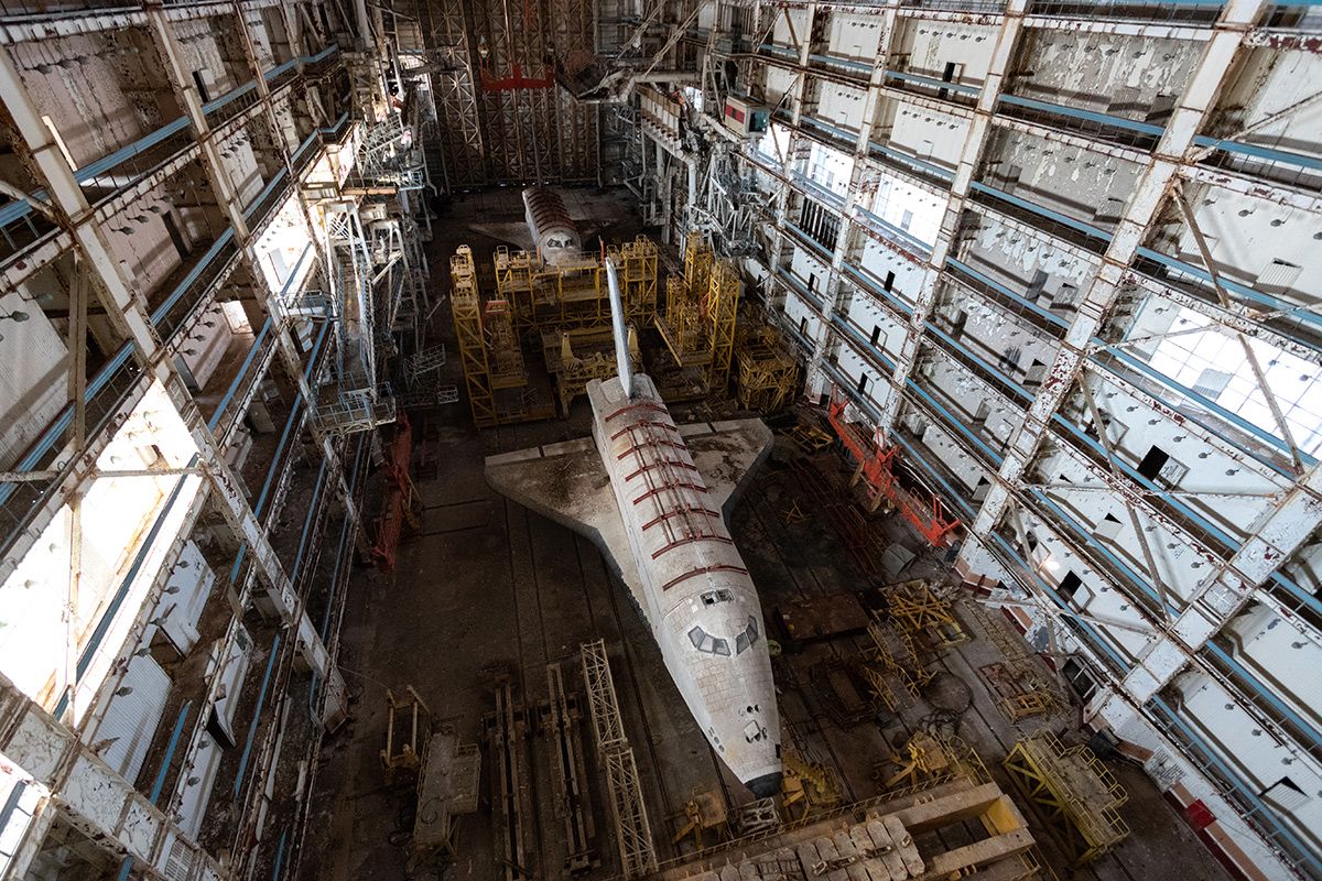 Het avontuur van Chris Luckhardt naar de heilige Urbex Graal: De verlaten Buran Space Shuttles