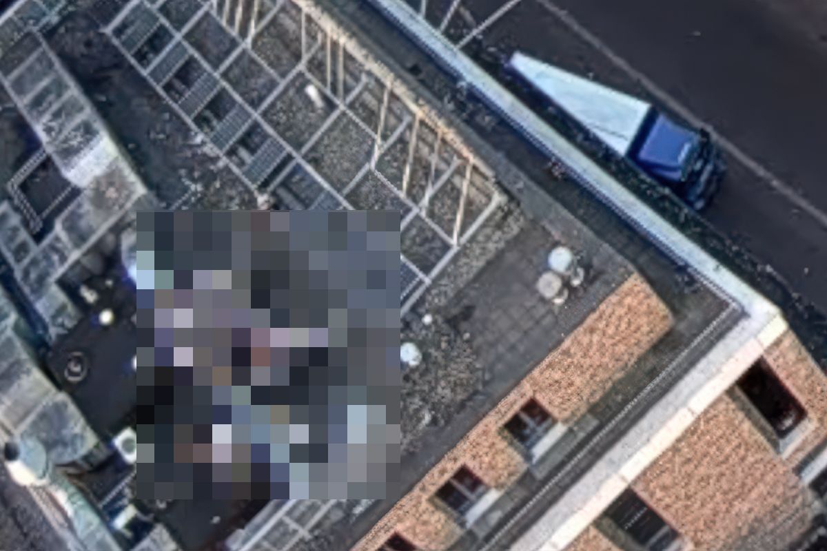 Beelden webcam Martinitoren gaan rond waarop te zien is hoe student van dak Vindicat springt