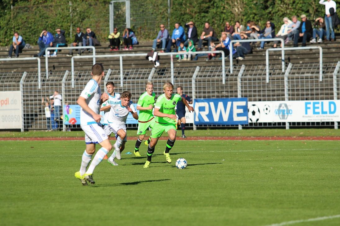 Overwinning Ajax A1 op Schalke in beeld