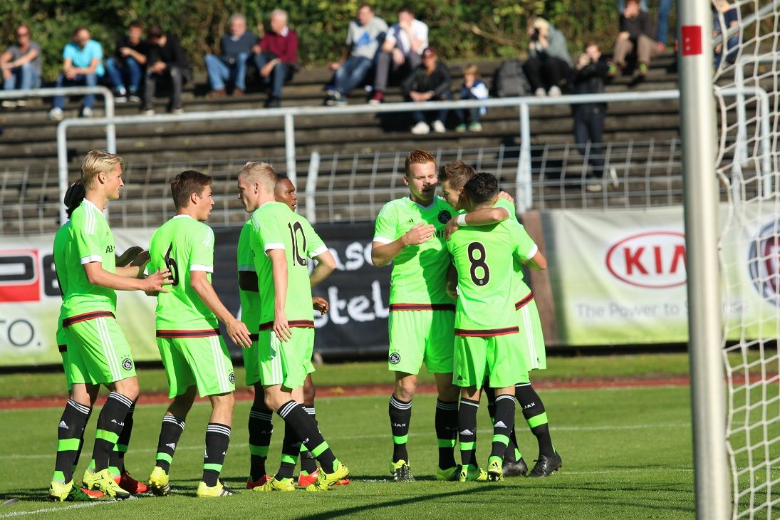 Overwinning Ajax A1 op Schalke in beeld