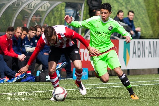 PSV B1 is Ajax in Amsterdam de baas