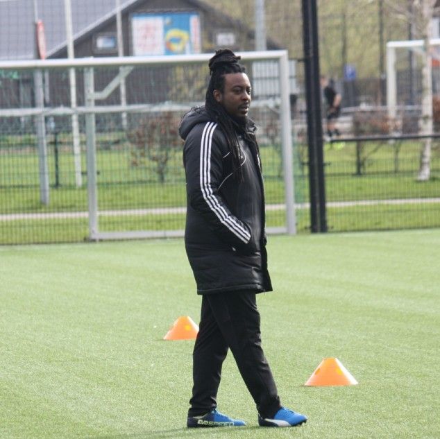 Voormalig Ajax-toptalenten runnen voetbalschool: 'Willen zien dat kinderen beter worden'