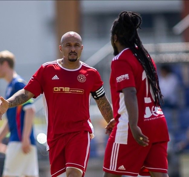 Voormalig Ajax-toptalenten runnen voetbalschool: 'Willen zien dat kinderen beter worden'