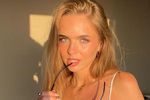 Hollandse internetsensatie Lies Zhara zet haar 'oliebollen' in de kijker met geweldige lingerie- en bikinikiekjes