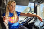 Angelica toont waarom ze wordt aanzien als knapste vrachtwagenchauffeur ter wereld (foto's)