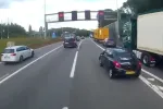 Andere verkeersregels!? Nederlandse automobilist heeft speciale manier van invoegen op Belgische snelweg