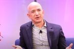 Het ongelofelijke verschil: Wat Amazon-oprichter Jeff Bezos real-time verdient tegenover zijn personeel