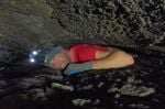 Video van speleologen die vastzitten in extreem smalle grot bezorgt mensen nachtmerries: "Ik kan niet meer ademen"