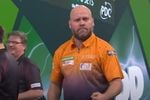 Christian Kist én een dolgelukkige fan verdienen waanzinnig bedrag met eerste 'nine darter' op WK darts