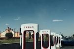 Tesla plant ingrijpende wijziging aan Supercharger-laadstations: "Het moet efficiënter en conflictvrij worden"