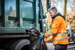 Dit is het loon van een Vlaamse vuilnisophaler: "Zeer goed betaald maar heel zwaar werk"