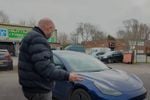 Man koopt Tesla Model 3 met bijna 350.000 kilometer op de teller en ontdekt iets opvallend: "Nooit gedacht!"