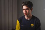 Wout van Aert heeft het moeilijk tijdens 'speciaal' interview met UCI: "Dit was lastig zeg!"