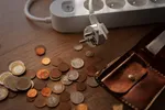 Deze toestellen moet je loskoppelen om écht te besparen op je energiefactuur: "Het zijn gulzige energievreters"