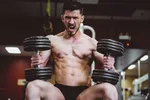 Dé sixpackfout die 90% van de mannen maakt: dit is hoe vaak je jouw buikspieren moet trainen