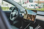 Tesla-eigenaar deelt verontrustend inzicht na plotselinge realisatie over zijn rijgedrag na gebruik van FSD-functie