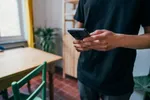 Zet dit uit op je smartphone om cyberaanvallen te vermijden: "Het is een handige functie, maar ook een risico"