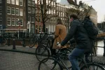 Mogelijke wetswijziging voor fietsers beroert de gemoederen: "Het gaat hier om levens redden"