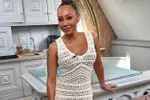 Spice Girl Mel B (49) showt haar afgetrainde lichaam in bikini: "Wat een kathedraal!" (foto's)