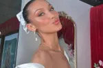 Wanneer supermodel Bella Hadid weer wat kleren uittrekt, dan gaan er flink wat alarmbellen af op Instagram (foto's)