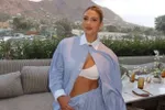 Emily is een fitness-influencer met bijna 1 miljoen volgers, en deze bikinifoto's verklaren haar populariteit