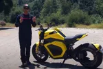 Start-up breekt record voor langste rit met een elektrische motorfiets: "Dit is nog maar een voorproefje"