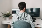 Experts waarschuwen voor een sterk verband tussen burn-out en thuiswerken: "Geen duidelijke scheiding"