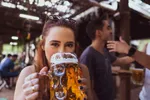 Dokter deelt de vier waarschuwingssignalen die bewijzen dat je verslaafd bent aan alcohol