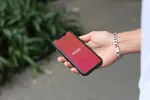 De 'lengte-filter' van Tinder kan een nachtmerrie zijn voor kleine mannen, en heeft het internet verdeeld