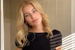 Juf Jitske is heel populair, vooral bij de papa's, en deze foto's tonen waarom dat zo is