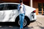 De kosten van elektrisch rijden: wat geven Belgen jaarlijks uit aan laadpalen en stroom?