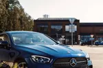 Belgische Mercedes-bestuurder rijdt rond met opmerkelijke nummerplaat: "Ga hem dan zoeken..."