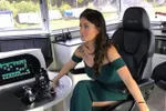 Bootje varen met schipper Iris is toch net iets anders dan met pakweg Captain Haddock (foto's)