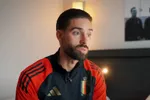 Yannick Carrasco trekt zijn portemonnee open en koopt niet één, maar twee uitzonderlijke auto's