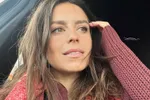 Lynn Van den Broeck toont zich in badpak en zet haar 'perziken' ferm in de kijker (foto's)