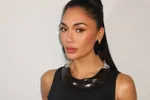 Ex-Pussycat Doll Nicole Scherzinger toont in bikini waarom zoveel mannen aan haar voeten liggen (video)