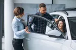 Autoverkoper legt uit waarom je best nooit familie of vrienden meeneemt als je een auto gaat kopen