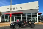 Man brengt zijn gestripte Model S Plaid naar Tesla-service, maar krijgt daar verrassende reactie