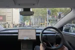 Tesla toont beelden van 'Full Self-Driving' in actie met zeldzaam verkeersmanoeuvre: "Dit is heel lastig"