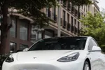 Belg personaliseert zijn Tesla met opvallende nummerplaat: "Daarom zal ik er nooit een kopen"