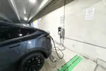 Nieuwe batterij maakt elektrische wagens efficiënter, krachtiger én lichter: "Een veelbelovende innovatie"